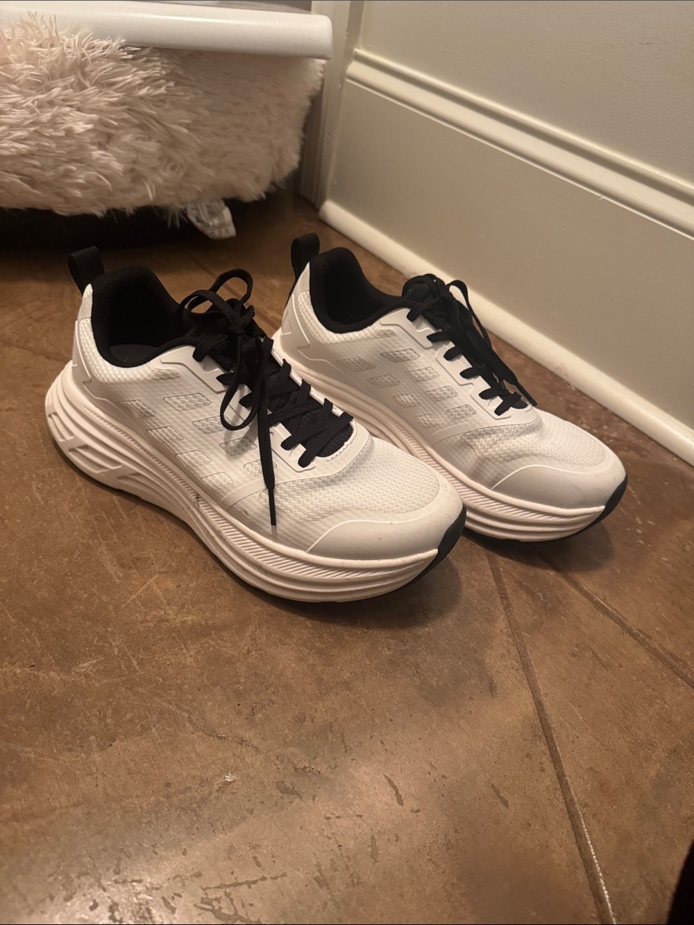 NortiV8 White and Black Chunky tennis shoes